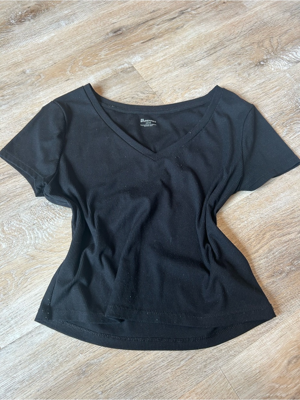 No Boundaries Black V-Neck Short Sleeve Ribbed Top